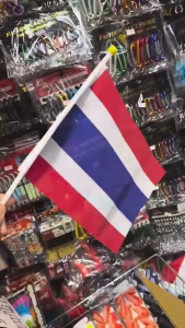 ธงชาติไทย ธงโบกมือ 21×14CM ก้านยาว 30 ซม.  ธงชาติผืนเล็ก พร้อมก้าน (1ชิ้น) พร้อมส่ง