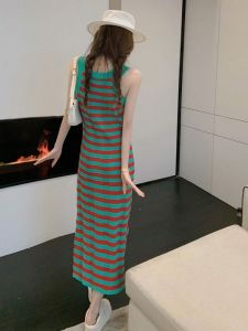 ชุดเดรสยาวผู้หญิงแขนกุดคอวีสีบล็อกลายทางถักบางฤดูร้อน กระโปรงทรงเอ ชุดทำงานลำลอง ชุดทำงานลำลอง