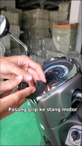 Phone Holder Hp Spion / Rak Navigasi/pengendara/sepeda motor/helm kecil bingkai navigasi ponsel/bingkai ponsel sepeda/Kunci Otomatis Dudukan Ponsel - Sejahtera Selalu Shop