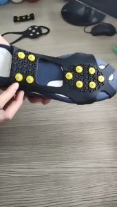 1 Pasang Alas Sepatu Paku Anti Slip Crampon Cover Sepatu Dengan 10 Gigi Untuk Berjalan Di Salju / Mendaki / Climbing