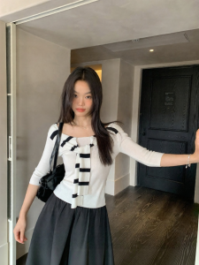 ALOHA LU | Áo Knit Cổ Nơ Sọc Thiết Kế Mới