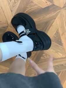 รองเท้า Mary Janes สีดำ ทรงหัวมน สำหรับผู้หญิง ฤดูร้อน 2024 รองเท้าส้นหนา สไตล์ฝรั่งเศส รองเท้าสวมสบาย ส้นสูงปานกลาง รองเท้าแฟชั่น