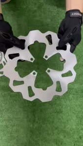 220MM motorcycle accessories brake disc four-hole front brake pads can be used for LC135/Y110/SRL110/SRL115