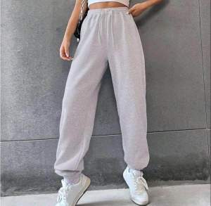 CELANA JOGGER/SWEATPANTS/CELANA SPORT/CELANA SANTAI COCOK DIPAKAI UNTUK WANITA DAN PRIA