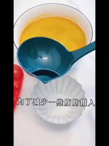 JeDa กระบวยพลาสติกหนาอย่างดี คุณภาพดี กระบวยสุกี้ช้อนพลาสติกคุณภาพดี อุปกรณ์ครัว ถังดักไขมัน ถังดักไขมันพลาสติก Spoon with oil filter