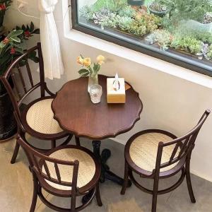 Retro Coffee Shop Table And Chair Set Commercial Use Solid Wood Dining Table American Style Western Restaurant Dessert Bakery