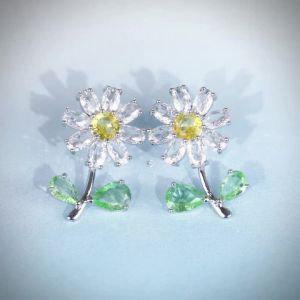 Huitan Women Daisy Stud Earrings with Green Leaf Yellow/Purple Flower Ear Accessories for Party Noble CZ Earrings Trendy Jewelry