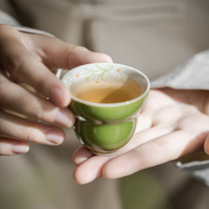 Hand-Painted Apple Green Small Daisy Gourd Tea Cup Ceramics Underglaze Color Gongfu Tea Set Drinking Cup Dehua Origin