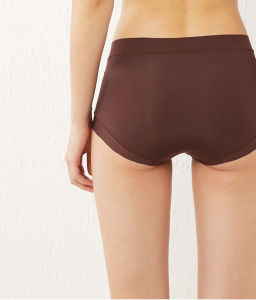 Comfortable Breathable Womens Sports Underwear Thin Briefs Anti-Bacterial No Tagging Gathered Marriage Panties mid Waist