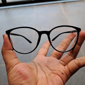 Kacamata Gaya Lensa Normal YOI3001CL: Pilihan Terbaik untuk Penggunaan Sehari-hari