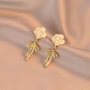 Elegant French Cherry Blossom Ear Cuff Butterfly Knot Design No Piercing Mosquito Coil Tray Fashionable Floral Ear Jewelry