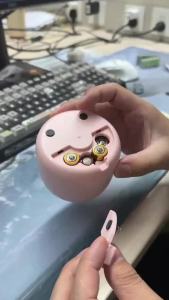 เครื่องกบเหลาดินสอไฟฟ้า กบเหลาดินสออัตโนมัติ กล่องใส 3 วินาทีให้เสร็จ รุ่นใช้แบตเตอรี่ พร้อมหัวตุ๊กตาสุดน่ารัก เปิดฤดูกาลเรียน