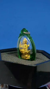 泰国著名督造四面佛名庙之一Wat Nok督造大法会念经之圣物非常精美铜镀金有求必应佛陀梵天四面佛骑金锭法座小金身已包好非常精美防水佛牌壳Thai one of famous Efficacious Buddha Phra "Phra Prom Siam Taeva"Phim Gold Ingot (four Faces Buddha or call What u wishesWhat u get Buddha) with Waterproof cover