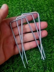 【แพ็ค50ชิ้น】หมุดยึดผ้าคลุมวัชพืช หมุดยึดU+แผ่นยางพลาสติกยึดหมุด ยึดกับสนามหญ้า ยึดกับตาข่ายบังแดด ติดแน่นกับพื้น(เหล็กปักดิน หมุดปักดิน หมุดปักหญ้า หมุดปักผ้าคลุมดิน หมุดยึดผ้าคลุมดิน เหล็กยึดผ้าคลุมดิน สมอปักดิน หมุดเสียบผ้าคลุมดิน หมุดสวน)