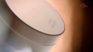 Lady Audrey Loose Powder เลดี้ ออเดรย์ แป้งฝุ่นคุมมันจากข้าว เบอร์ 002 เฟรนซ์ วนิลา 6.5 กรัม