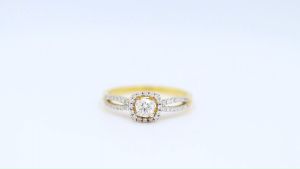 Happy Jewelry แหวนเพชรล้อม ก้านคู่โค้ง ทองแท้ 9k 37.5% เพชรเกสร ME970