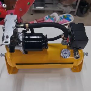 ถังปั้มลมออโต้   ขนาด ยาว 42 ซม. กว้างรวมปั้ม 38ซม. ปริมาตรจุลม 3 ลิตร  แรงดันลม 130 psi ใช้ไฟฟ้า