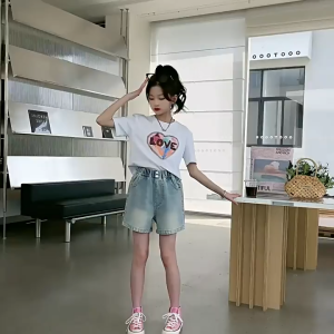 กางเกงยีนขาสั้น กางเกงยีนส์เด็กขาสั้น แฟชั่นฤดูร้อน เอวยางยืด การออกแบบปัก ผ้าคุณภาพดี เหมาะสำหรับอายุ 7-15 ขวบ 【จัดส่งจากประเทศไทย】