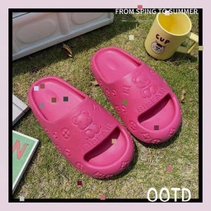 QLshop รองเท้าแตะนุ่มนิ่มปั๊มลายหมี แต่งขอบด้วยลวดลายดอกไม้ มี 4 สีสวยๆ