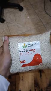 Pupuk NPK Phonska Plus 15-15-15 Petrokimia repack - 1 Kg