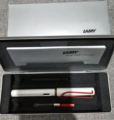 ปากกาลามี่ White red clip 2019 Japan+Thailand limited เฉพาะในเอเชียเท่านั้น