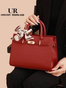 URCDN RDALVO | Elegant Versatile Red Crocodile Pattern Handbag