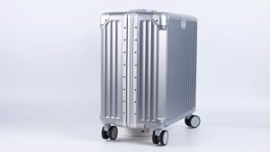 18 นิ้วกรอบอลูมิเนียมกระเป๋าเดินทางสามารถขึ้นเครื่องกระเป๋าเดินทางด้านหน้า Hook กระเป๋าเดินทาง 360 หมุนได้ล้อ Scratch-Resistant Anti-Coll