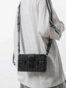 Fashionable Street-Style Box Bag Mens Crossbody Bag Magnetic Clasp Closure Casual Leisure Shoulder Bag for Youth Mobile Phone Bag