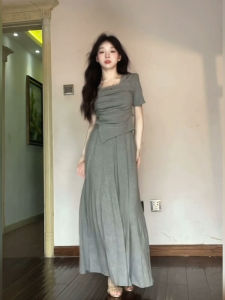 Xzy/Xin Zhengyan Slightly Oversized Girls Commuting Figure Flattering Summer Wear a Set of Gray T-Shirt Tops Skirt Suit