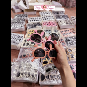 Kính râm cho bé trai bé gái hình thỏ hoạt hình kính thời trang trẻ em tai thỏ cụp dễ thương Thế Vinh Store