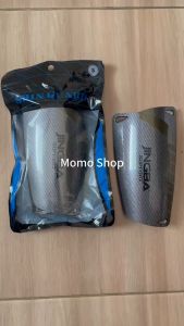 สนับเเข้ง ลายคาร์บอน ขนาด15CMx9CM สำหรับกีฬาฟุตบอล JINGBA SPORT ลายคาบอน Shin Guards ตรงปก ระบายอากาศได้ดี