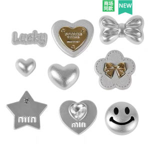 เข็มขัดประดับรองเท้า Crocs/Cross Accessories ลายหัวใจสีเงินชุบไฟฟ้า หัวเข็มขัดรูปใบไม้ แฟชั่นฤดูร้อน