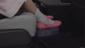 ที่วางเท้าที่นั่งรถเด็กใหม่แป้นเหยียบสามารถปรับที่อุปกรณ์เสริมสำหรับเด็กทารกอุปกรณ์เสริมขายึดรถเข็นเด็กแบบพับได้