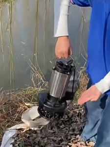 12V DC Submersible Solar Water Pump For 6M Lift Farm And Ranch