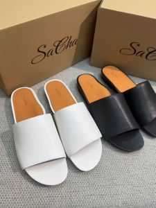 Comfortable flat flip-flops womens shoes with lazy shoes to wear casual black and white simple womens shoes