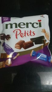 KẸO SOCOLA HỖN HỢP KEM SŨA MERCI PETITS ĐỨC 125GR