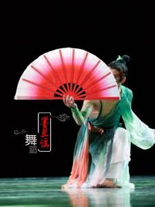 10 Inch Gradient Dance Fan Chinese Traditional Foldable Silk Fan Martial Arts Wave Fan Retro Style Printed Surface Plastic Bone