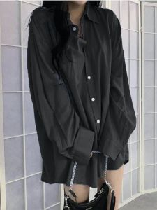 เสื้อเชิ้ตแขนยาวทรงหลวมสไตล์เกาหลีสีสันสดใสสำหรับนักเรียนฤดูใบไม้ผลิ 2024 เสื้อเชิ้ตคอโปโลแบบปกติ