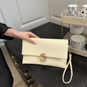 【Hot Selling Womens Bag】Fashion Fashion Bag Spring New Lock Buckle Fashion Trend Womens Trend Crossbody Small Square Bag