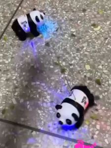 Mainan panda jalan mainan robot panda musik lampu baterai anak mainan anak bayi