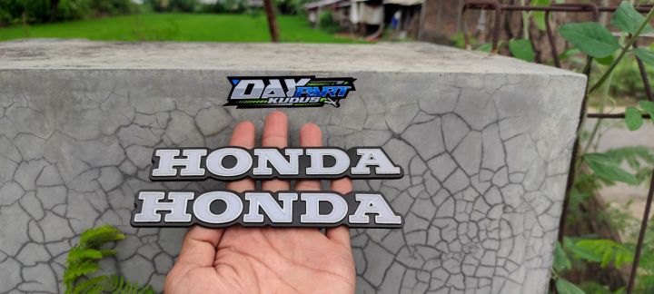 emblem%20tangki%20cb%20125%20mirip%20ori%20original%20emblem%20tanki%20honda%20cb125%20detail%20ori%20original%20emblem%20cb%20gelatik%20cb%20125%20emblem%20tangki%20cb%20doraemon%20pres%20kudus%20kudusan%20sultan%20part%20emblem%20tangki%20cb%20kontes%20logo%20logos%20honda%20putih%20hitam%20honda%20cb%20125%20cb%20100%20alloy%20import%20-%20Image%204