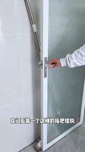 ที่แขวนอเนกประสงค์  อุปกรณ์จัดเก็บไม้กวาด ไม้ถูพื้น แปรงขัดห้องน้ำ แบบ3ช่อง 4ช่อง แถมฟรีตะขอ ไม่ต้องเจาะรู อุปกรณ์จัดเก็บสิ่งของภายในครัวเรือน  Household storage equipment ที่แขวนของใช้ในบ้าน