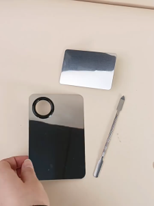 Khay Trộn Kem Nền Kèm Spatula – Dụng Cụ Make-up Chuyên Nghiệp