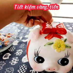 Lợn đất tiết kiệm mẫu heo nơ hoa nổi gốm sứ gồm 4 kích thước size 1 size 2 size 3 size 4 từ nhỏ đến to ống heo đựng tiền
