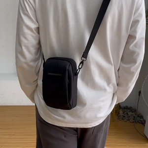 Túi đeo chéo nam đựng điện thoại  - BEE GEE DCN9077