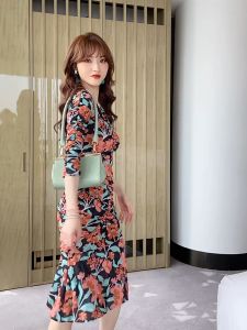 ZY·HT Summer Retro Printed V-Neck Dress Pleated Slim Wrap Buttock Ruffled Casual Vacation Dress 4896 eravogue