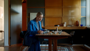 LEGO ICONS 10334 Đồ Chơi Lắp Ráp Đài Radio Cổ Điển (906 chi tiết)