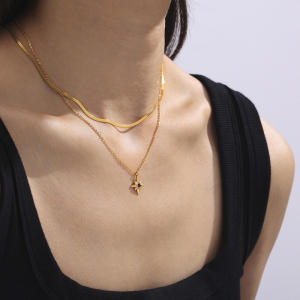 Retro Geometric Star Glass Zircon Titanium Steel 18K Gold Plated Necklace Versatile Fashion Jewelry Pendant Womens Accessory