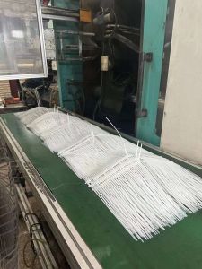 (HCM) 50cm  Túi 100 Sợi Dây Rút Nhựa trắng Đen 8 x500 bảng 4.6li x 50cm