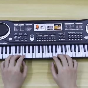 เล่นเด็ก 61-Key เนื้อหาเล่นเด็ก คีย์บอร์ดเปียโนเด็ก เปียโนเด็ก เปียโนคีย์บอร์ด เช่น เด็ด เปียนเด็ก ได้รับการออกแบบตามขนาดนิ้วของลูกน้อย